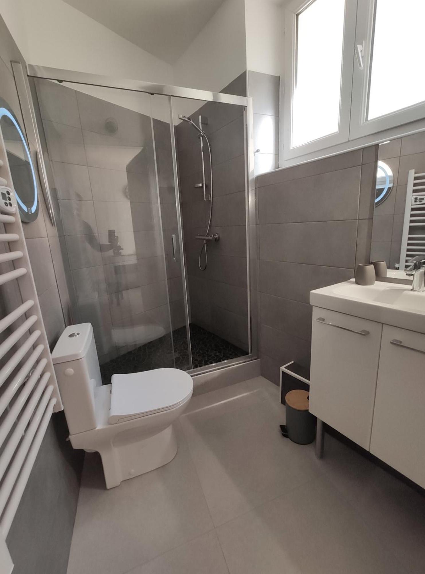 Escapade Ardechoise - Parking Gratuit - Chateau A 2 Pas Aubenas Room photo